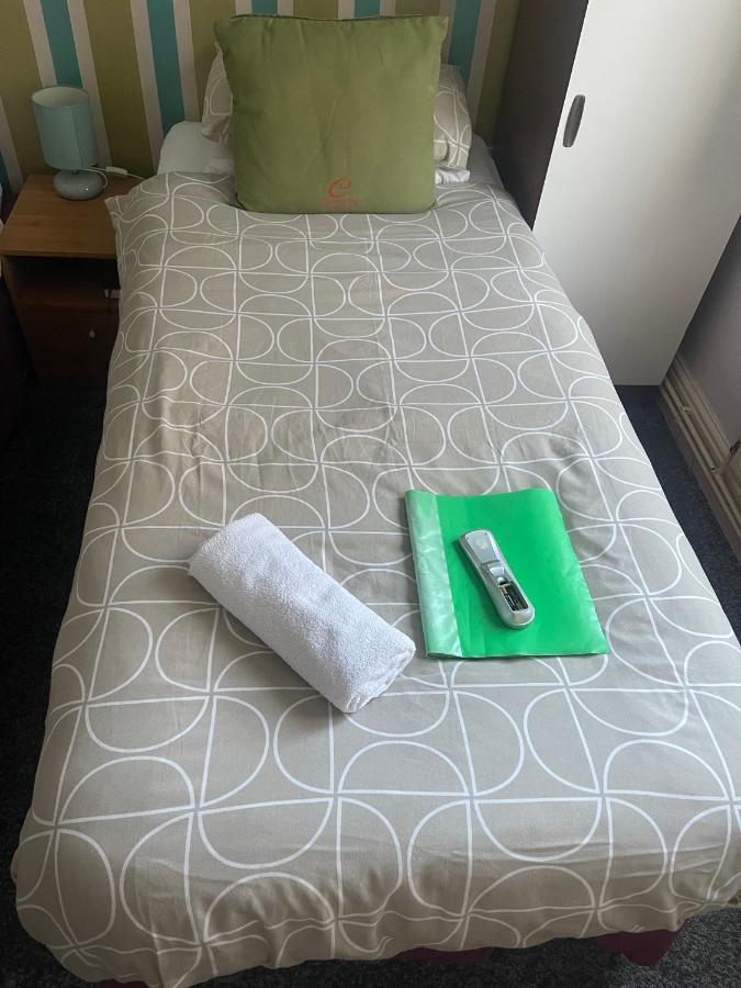 Uk Travel & Hospitality Ltd Ta Canberra Hotel Блекпул Екстериор снимка
