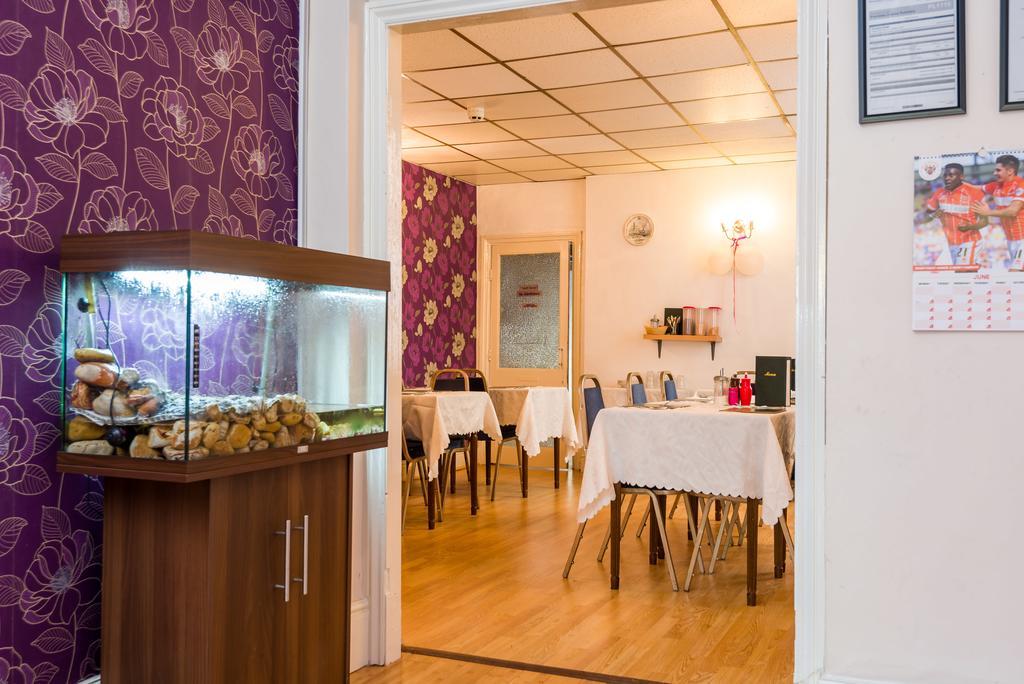 Uk Travel & Hospitality Ltd Ta Canberra Hotel Блекпул Екстериор снимка