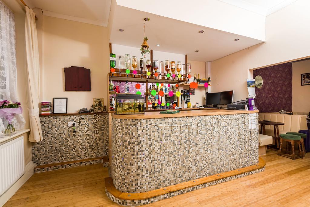 Uk Travel & Hospitality Ltd Ta Canberra Hotel Блекпул Екстериор снимка