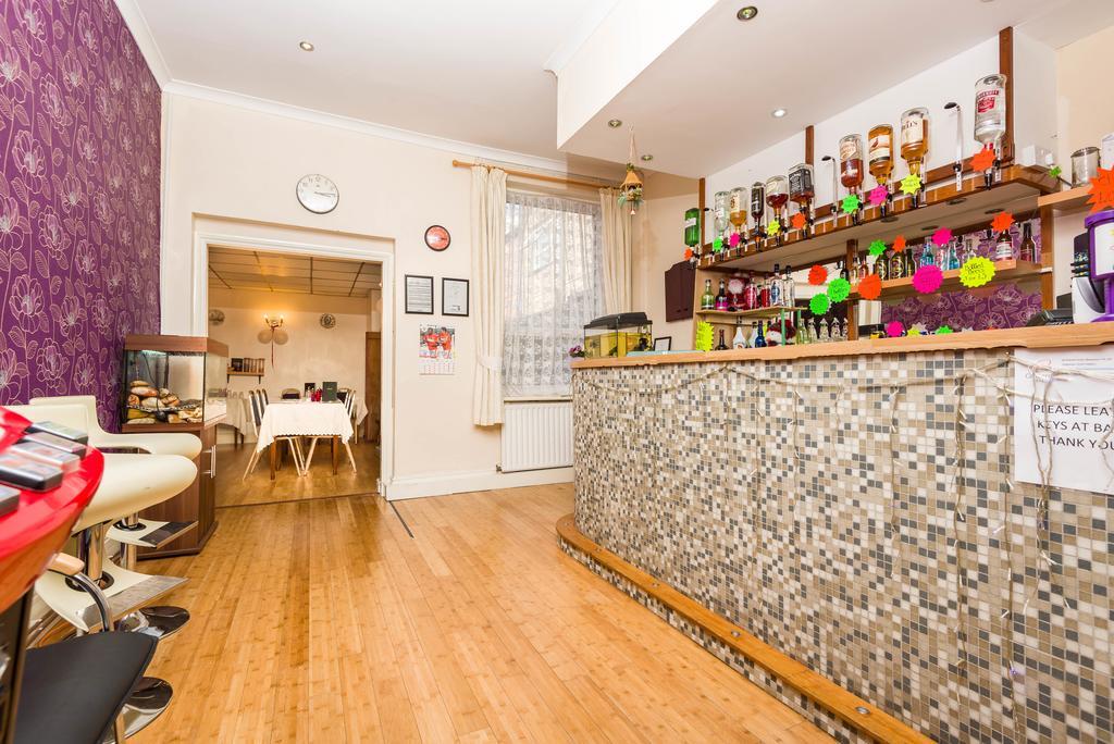Uk Travel & Hospitality Ltd Ta Canberra Hotel Блекпул Екстериор снимка