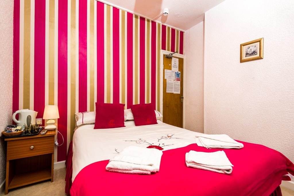 Uk Travel & Hospitality Ltd Ta Canberra Hotel Блекпул Екстериор снимка