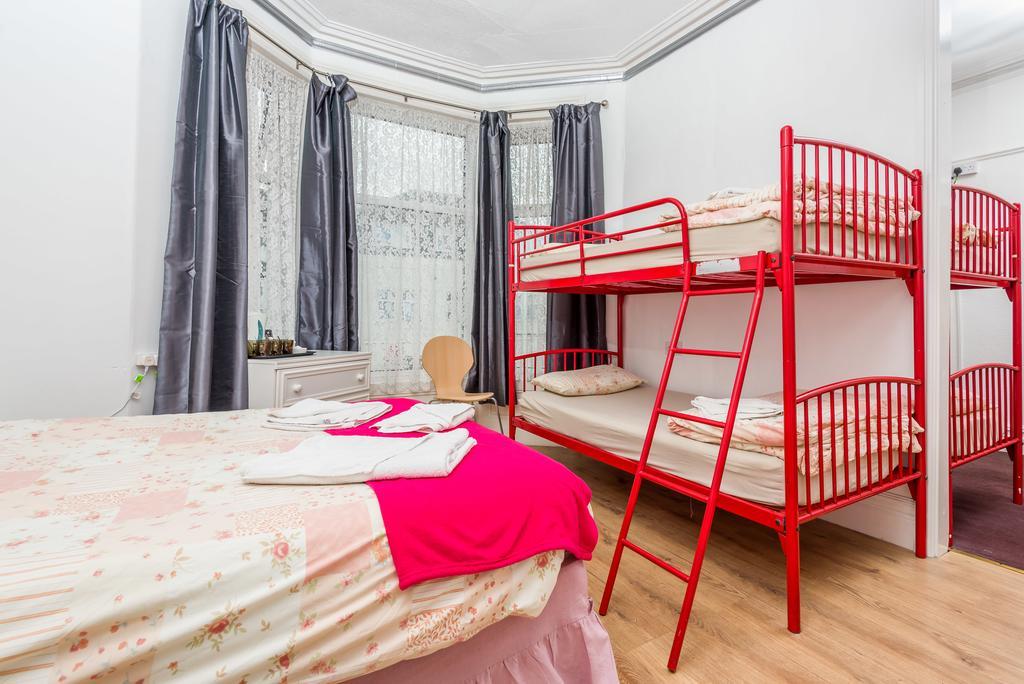 Uk Travel & Hospitality Ltd Ta Canberra Hotel Блекпул Екстериор снимка