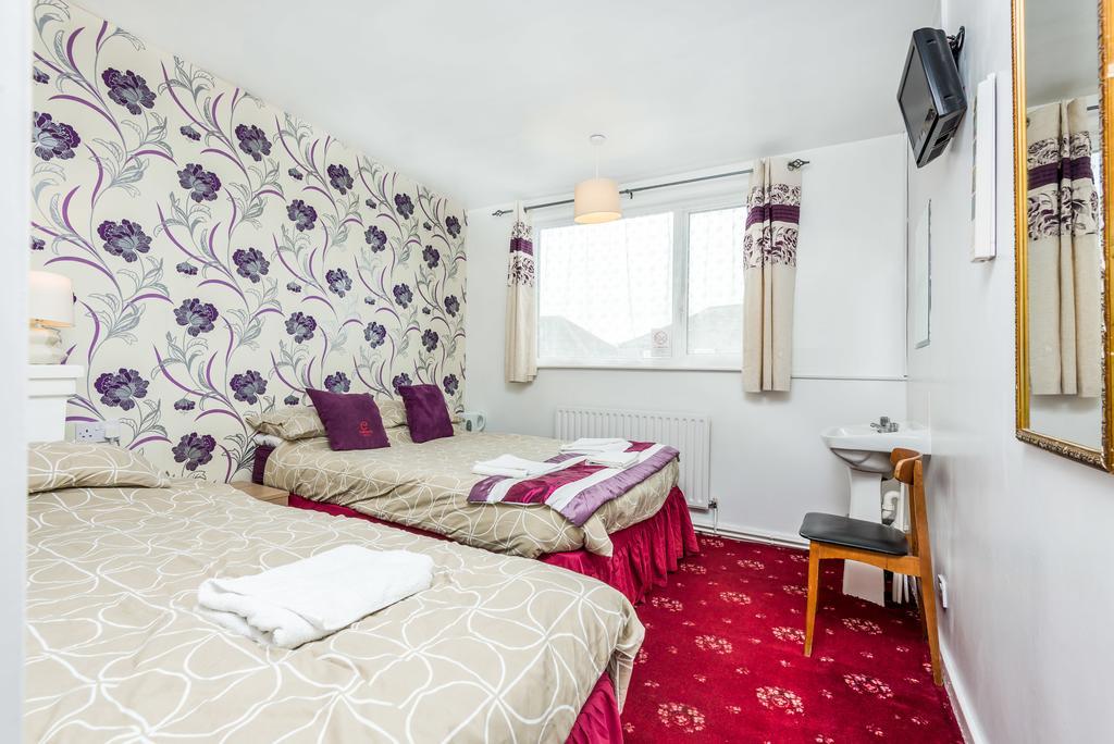 Uk Travel & Hospitality Ltd Ta Canberra Hotel Блекпул Екстериор снимка