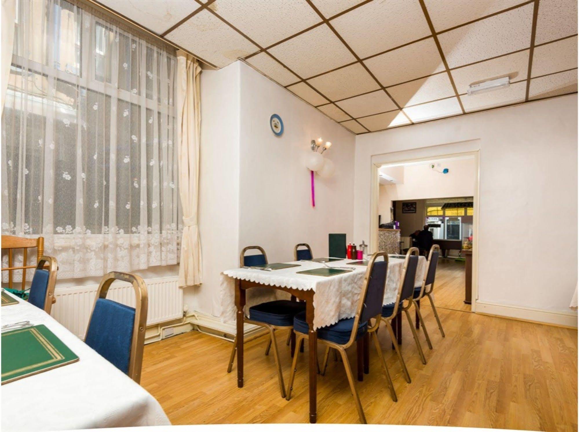 Uk Travel & Hospitality Ltd Ta Canberra Hotel Блекпул Екстериор снимка