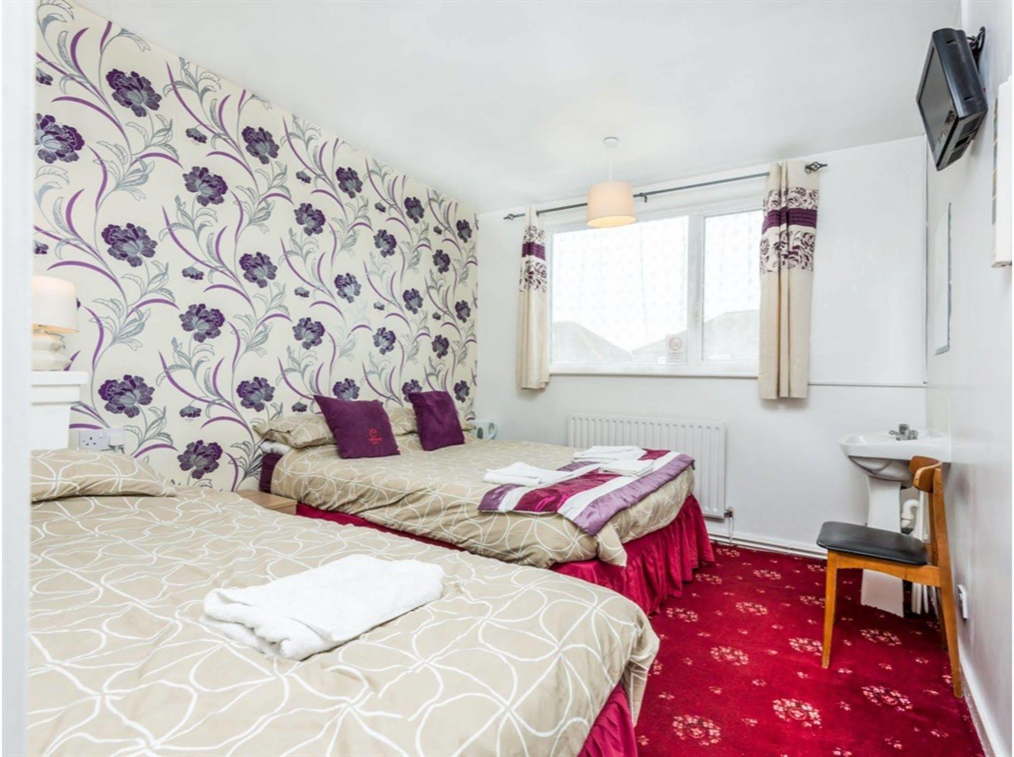 Uk Travel & Hospitality Ltd Ta Canberra Hotel Блекпул Екстериор снимка