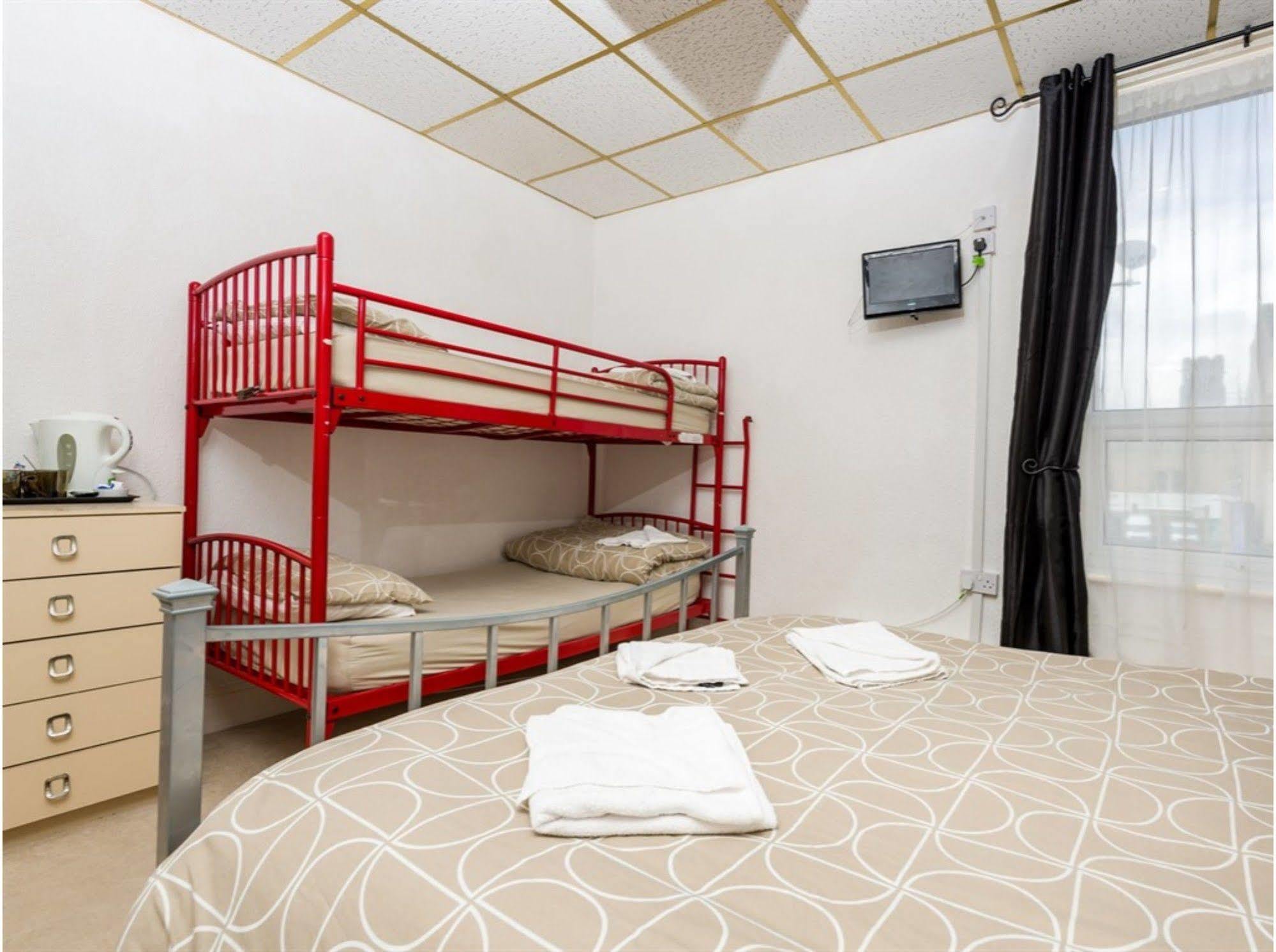 Uk Travel & Hospitality Ltd Ta Canberra Hotel Блекпул Екстериор снимка