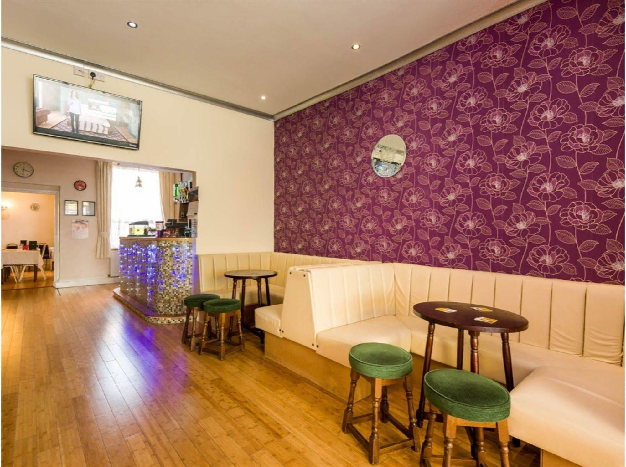 Uk Travel & Hospitality Ltd Ta Canberra Hotel Блекпул Екстериор снимка