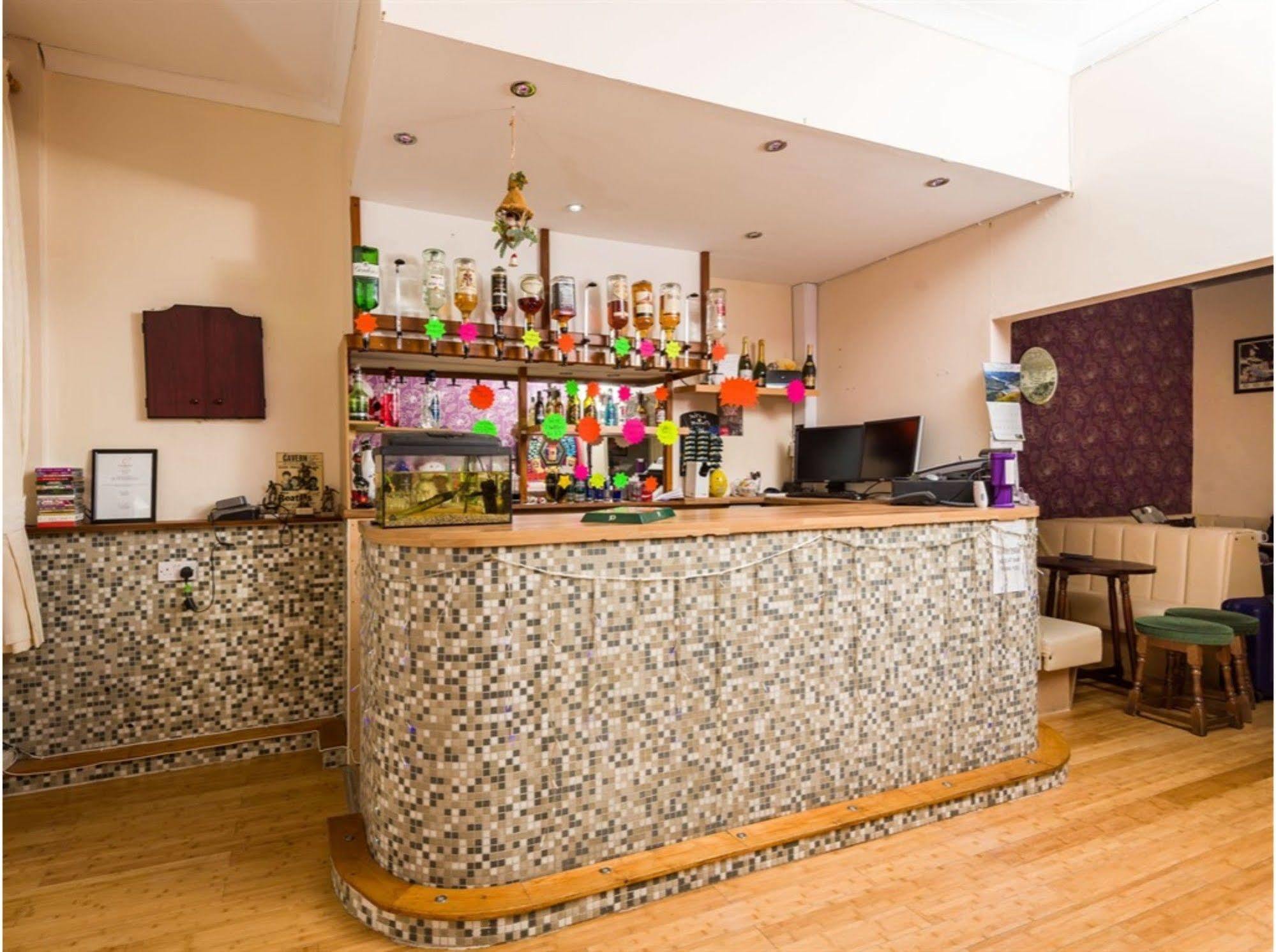 Uk Travel & Hospitality Ltd Ta Canberra Hotel Блекпул Екстериор снимка