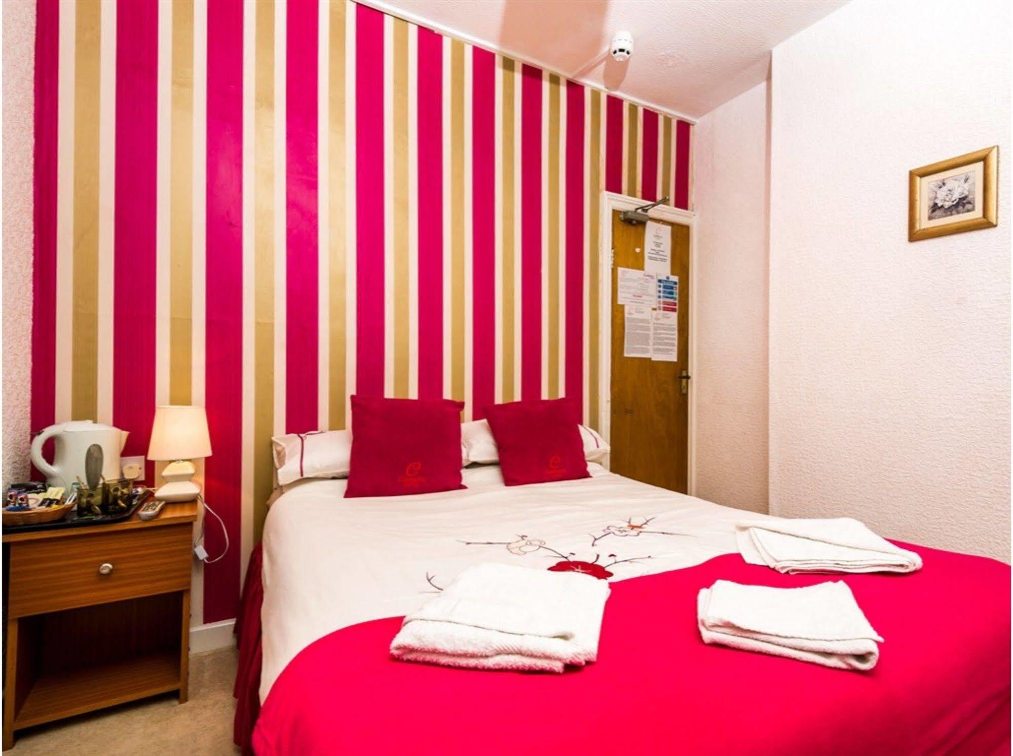 Uk Travel & Hospitality Ltd Ta Canberra Hotel Блекпул Екстериор снимка