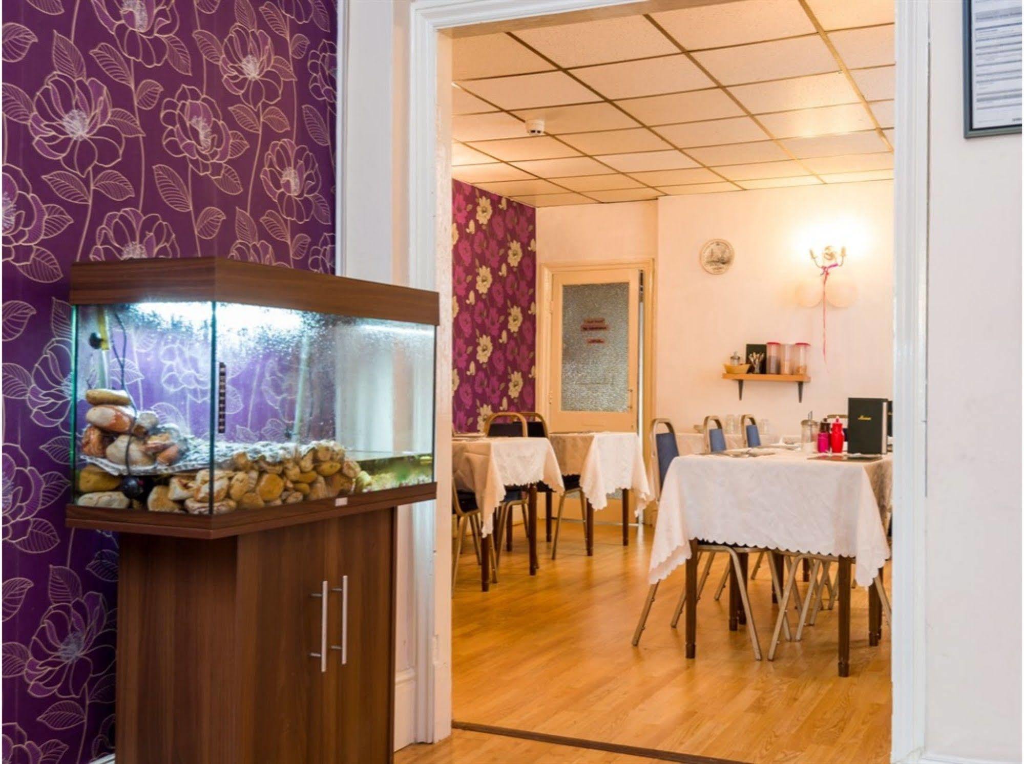 Uk Travel & Hospitality Ltd Ta Canberra Hotel Блекпул Екстериор снимка